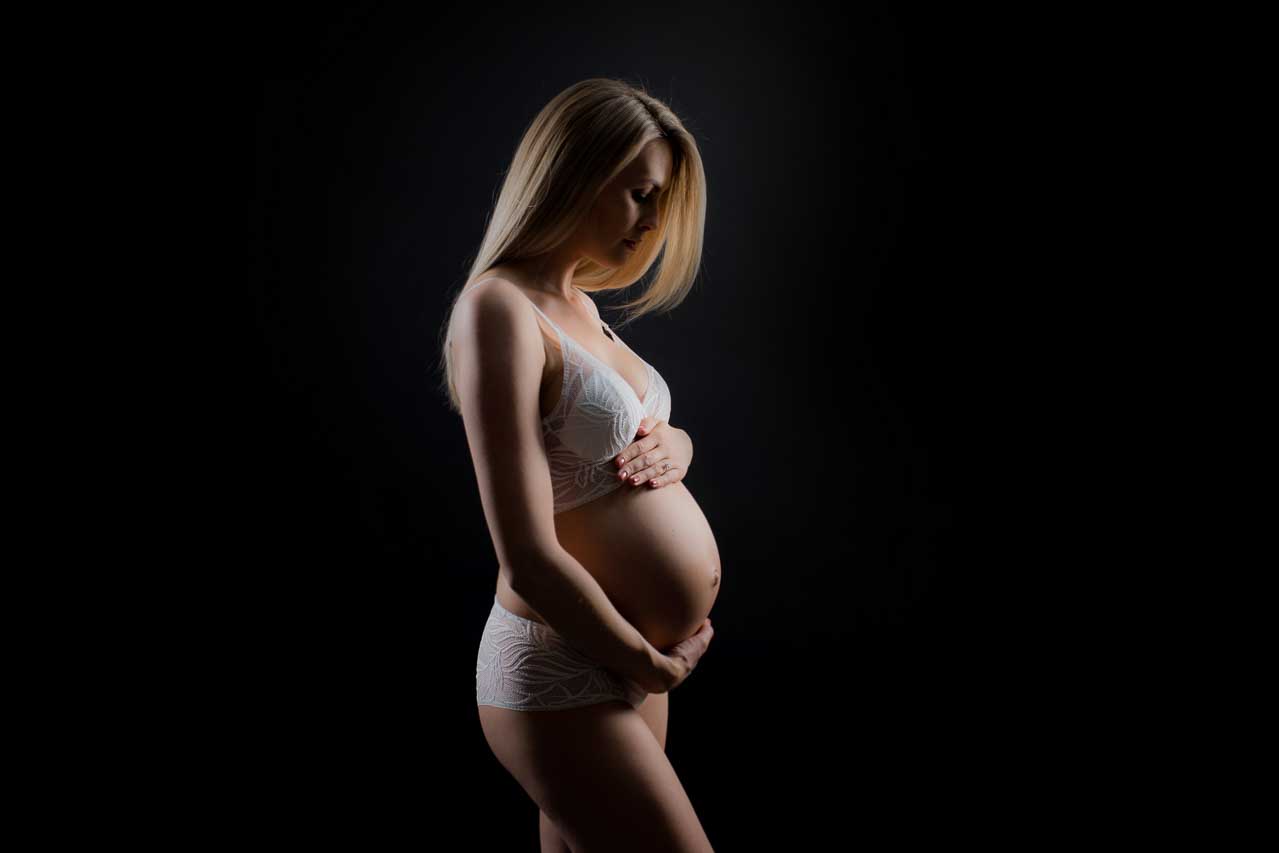 Unikke gravidbilleder i Odense - Få smukke og unikke billeder, der skaber minder om din graviditet for livet.