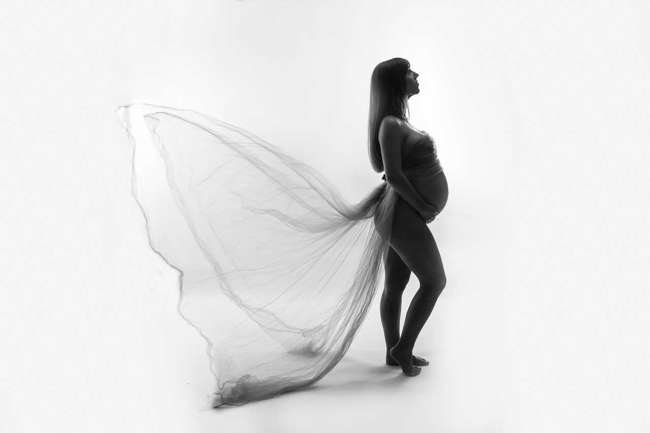 Professionelle gravidfotografier i Odense - Vælg mig som din fotograf og få en smuk samling af dine gravidbilleder.