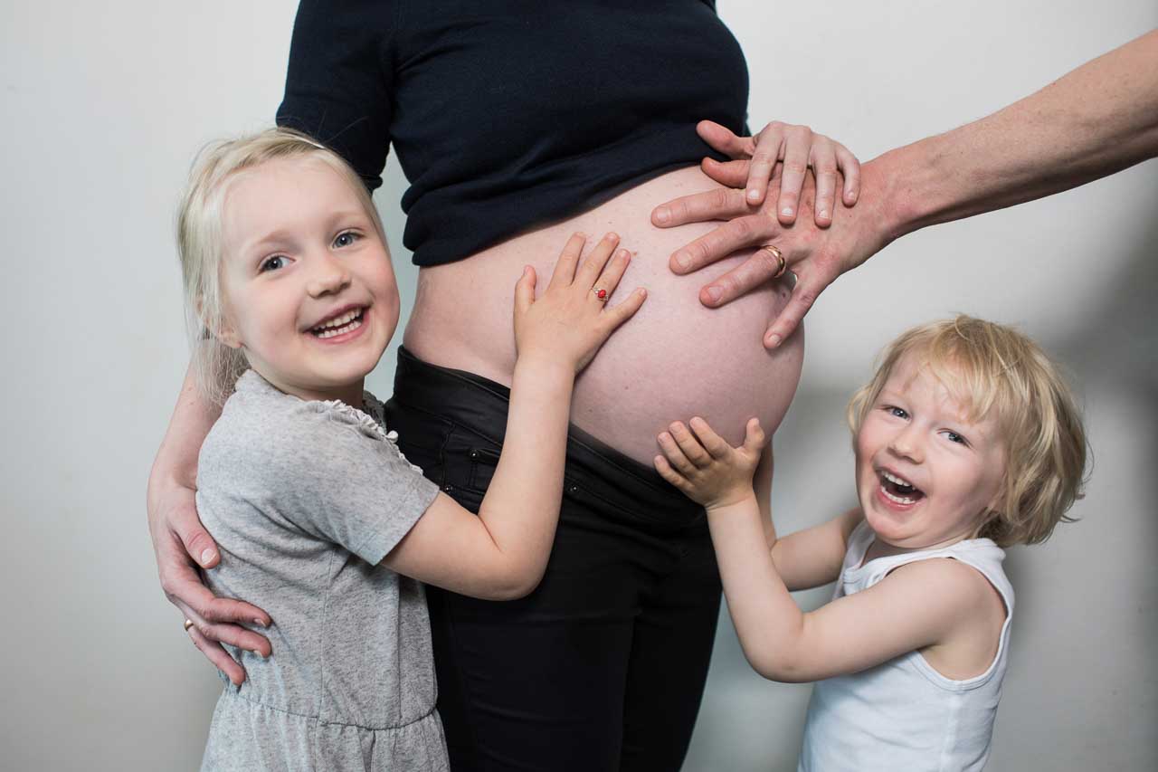Naturlige gravidbilleder i Odense - Lad mig fange dine øjeblikke af glæde og forventning med naturlige og autentiske billeder