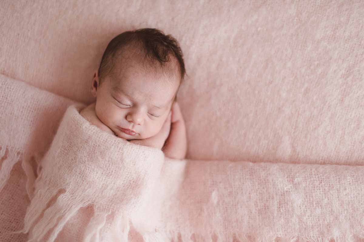 En newborn fotografering er en fotografering hvor man kun fokusere på at få barnet til at sove